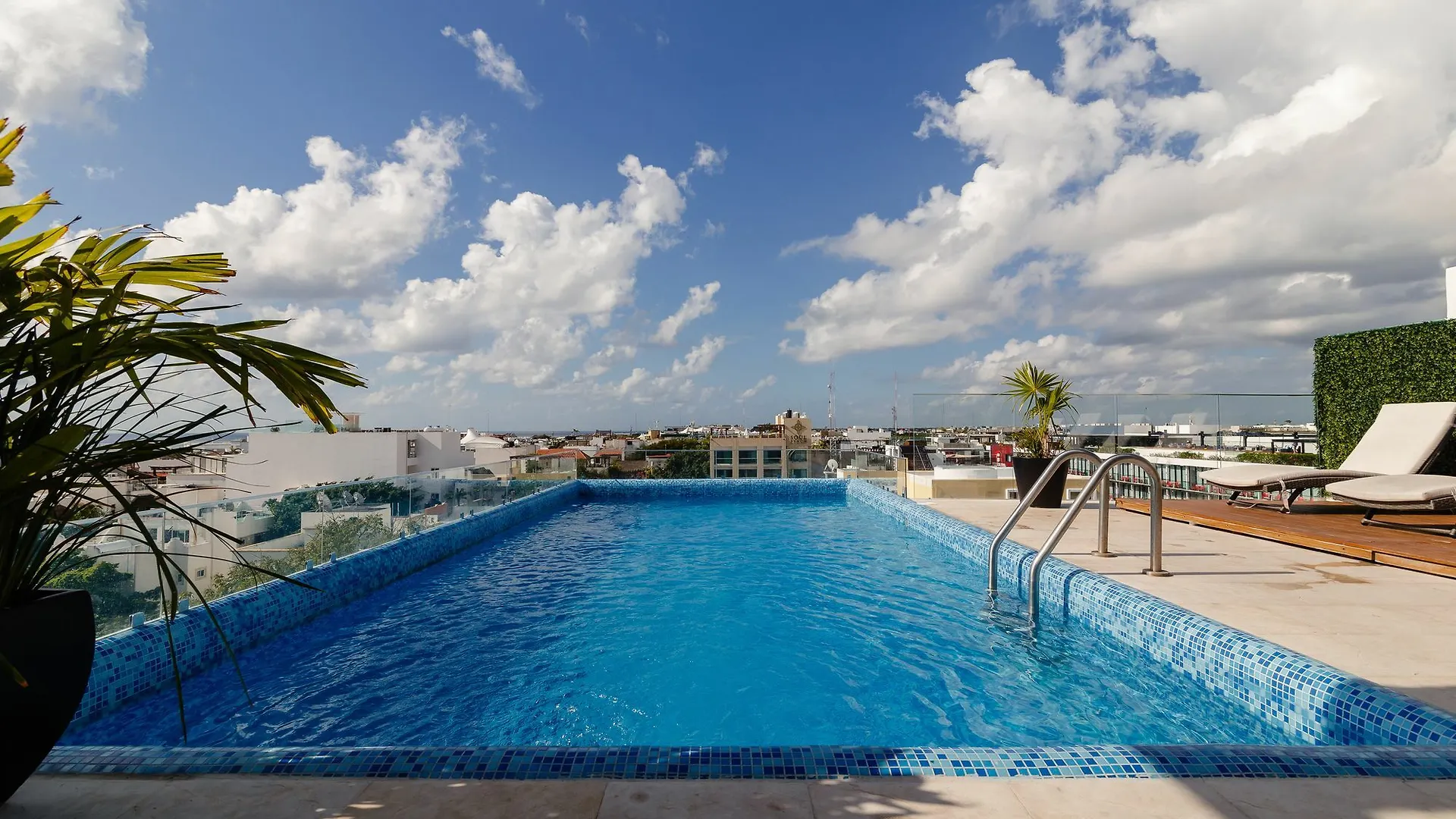Menesse 32 Apartment Playa del Carmen